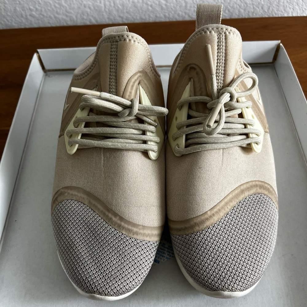 Nike Women’s Beige Sneakers